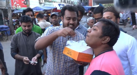 শেখ হাসিনার মৃত্যুদণ্ডের রায়কে স্বাগত জানিয়ে রাজশাহীতে মিষ্টি বিতরণ