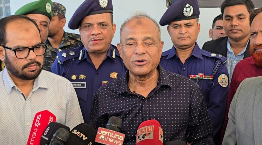 পার্শ্ববর্তী দেশ থেকে অশান্তির উসকানি দেয়া হচ্ছে: স্বরাষ্ট্র উপদেষ্টা