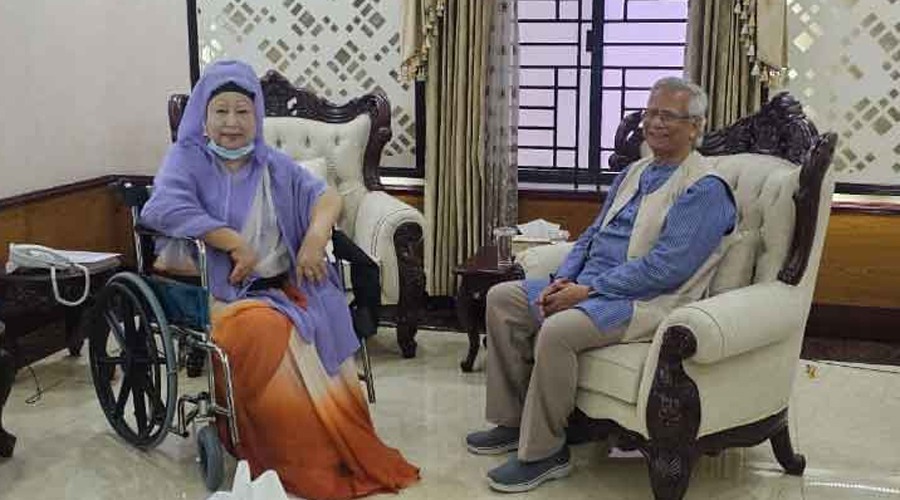 সেনানিবাসে প্রধান উপদেষ্টা ও খালেদা জিয়ার একান্ত আলাপ