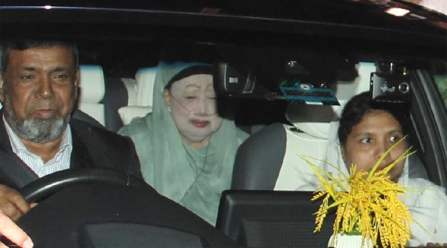 স্বাস্থ্য পরীক্ষায় এভারকেয়ার হাসপাতালে খালেদা জিয়া