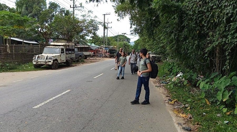 খাগড়াছড়িতে প্রশাসনের আশ্বাসে অবরোধ স্থগিত