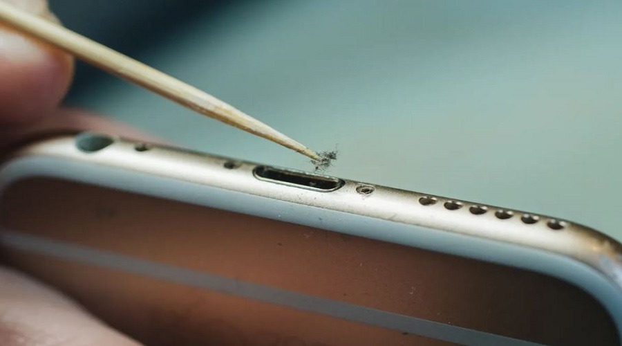 স্পিকার হঠাৎ অকেজো? জেনে নিন কী করলে মিলবে সমাধান