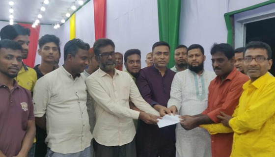 হিলিতে পূজা মণ্ডপ পরিদর্শন করেন পৌর বিএনপির