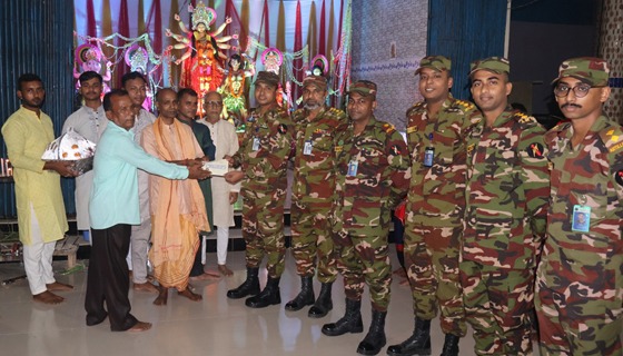 লক্ষ্ণীছড়িতে পূজামন্ডপ পরিদর্শন এবং আর্থিক সহায়তা প্রদান