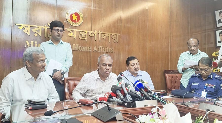 ৭৯৩ পূজামণ্ডপে অসুরের মুখে দাড়ি: চক্রান্তের অনুসন্ধান চলছে, বললেন স্বরাষ্ট্র উপদেষ্টা