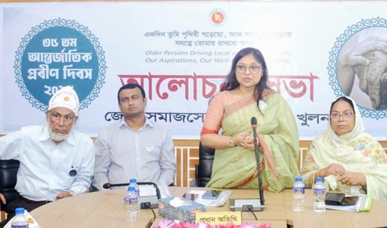 খুলনায় আন্তর্জাতিক দিবসে প্রবীণের মাঝে ছড়ি বিতরণ