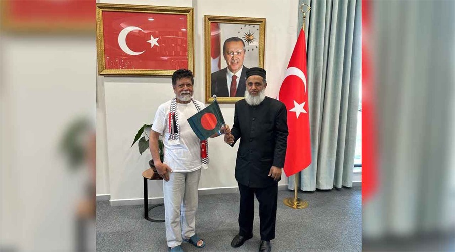 মুক্তি পেয়ে তুরস্কে পৌঁছালেন শহিদুল আলম