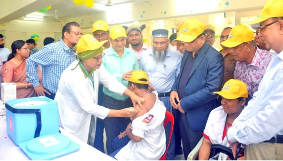 খুলনায় বিভাগীয় পর্যায়ে টাইফয়েড টিকাদান ক্যাম্পেইনের উদ্বোধন