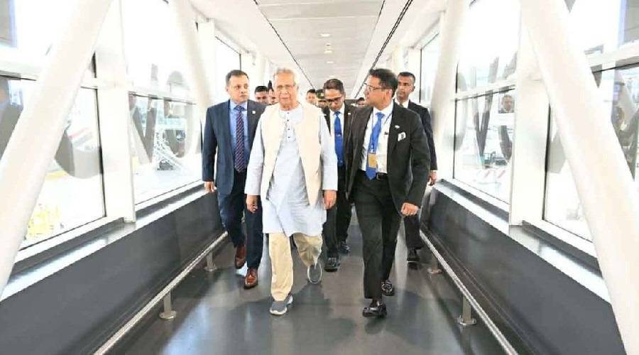 ইতালিতে পৌঁছেছেন প্রধান উপদেষ্টা মুহাম্মদ ইউনূস