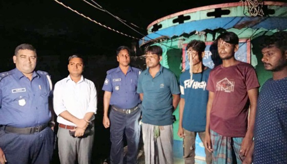 রায়গঞ্জে অবৈধভাবে বালু উত্তোলনের দায়ে জরিমানা আদায়