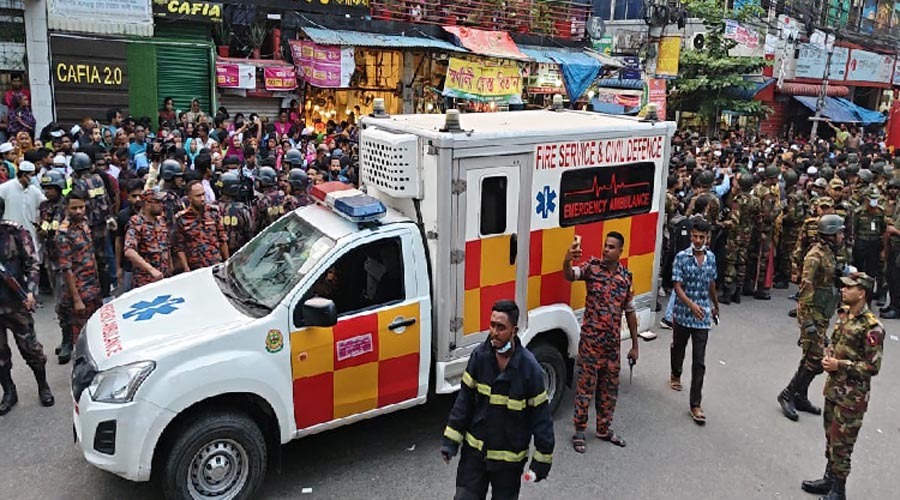 মিরপুর অগ্নিকাণ্ডে নিহতদের মধ্যে সাতজন নারী ও নয়জন পুরুষ, মর্গে লাশ হস্তান্তর প্রস্তুতি