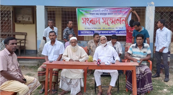 তানোরে শিক্ষকের দৌরাত্ম্যে স্থানীয়দের সংবাদ সম্মেলন, থানায় অভিযোগ