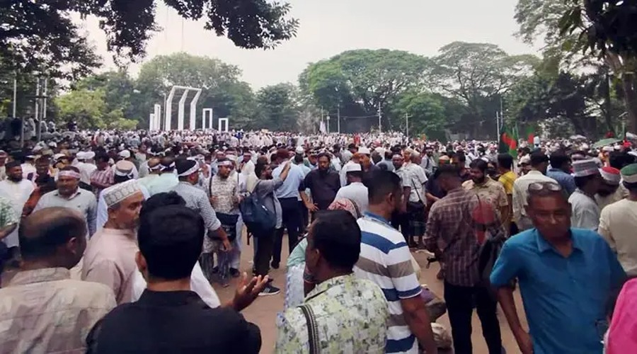 শহীদ মিনাকে জড়ো এমপিও শিক্ষকরা, ‘মার্চ টু যমুনা’র প্রস্তুতি