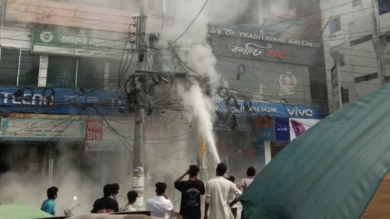 রাজশাহীতে মার্কেট এলাকায় আগুন