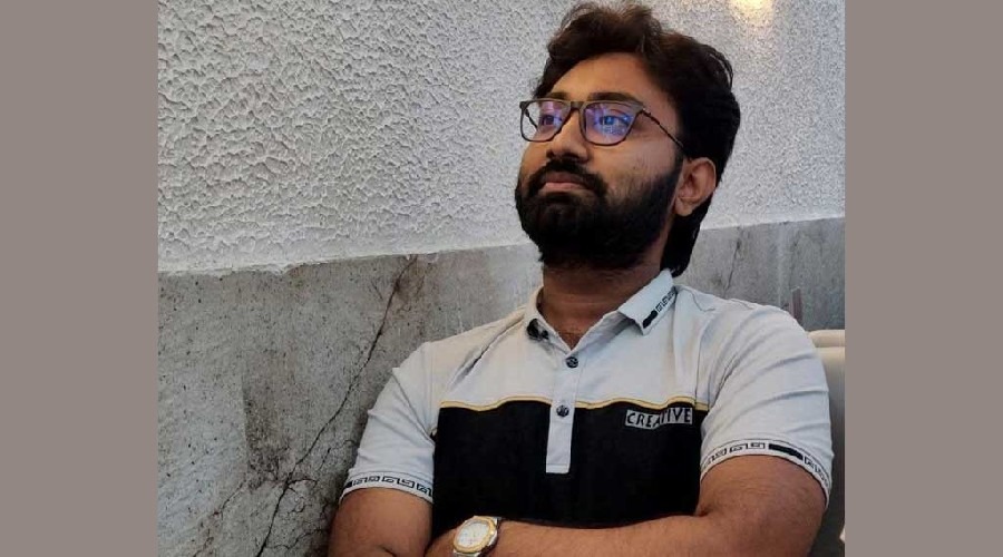 সিঁড়িতে জবি ছাত্রদল নেতার রক্তাক্ত লাশ