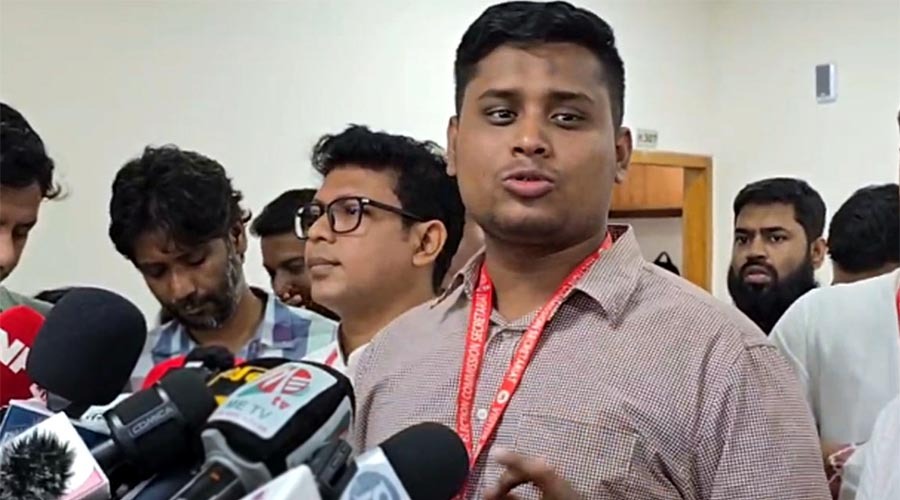 ইসি মেরুদণ্ডহীন, শাপলা প্রতীক ছাড়া নির্বাচনে যাবে না এনসিপি: হাসনাত