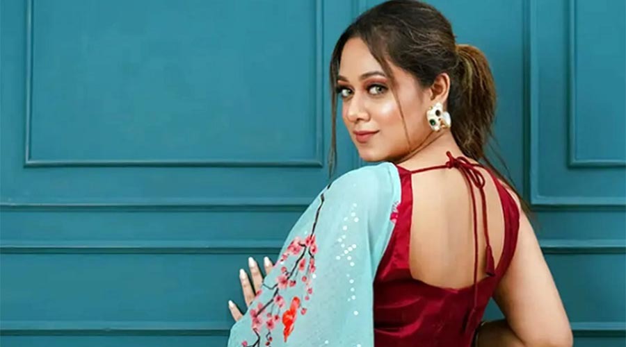 জীবনের কঠিন সময়ের কথা জানালেন দীঘি