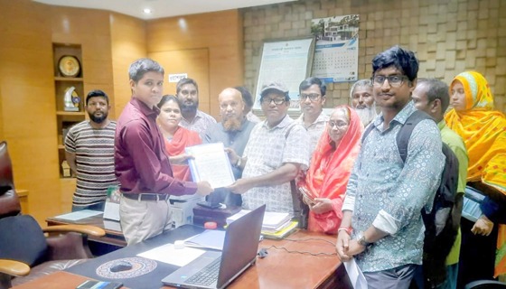 ৭ দফা দাবিতে সড়ক ও জনপথ অধিদপ্তরের কর্মচারীদের স্মারকলিপি প্রদান