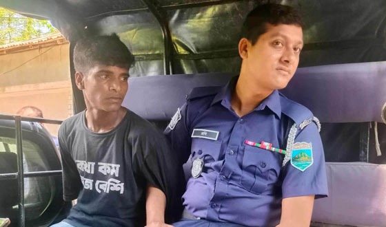 বাঘায় বিদেশী পিস্তল, ম্যাগজিন ও ৮ রাউন্ড গুলিসহ আটক ১