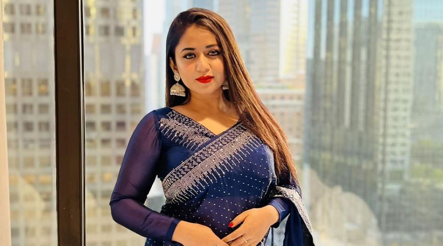 ভক্ত অটোগ্রাফ চাওয়ায় আবেগাপ্লুত হয়ে পড়লেন ফারিয়া