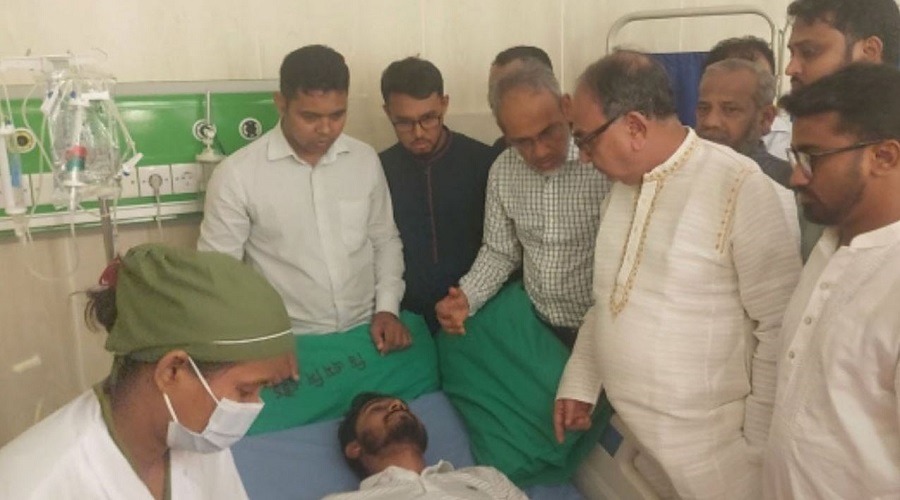 নুরকে দেখতে ঢামেকে মির্জা আব্বাস