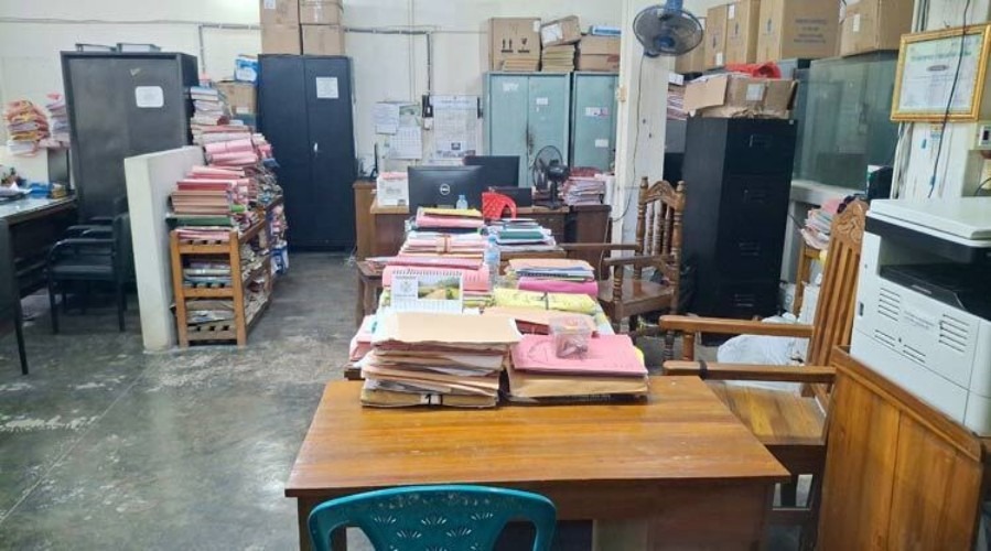 গণছুটিতে পল্লী বিদ্যুৎ কর্মকর্তা-কর্মচারীরা, সরকারের ২৪ ঘণ্টার আল্টিমেটাম