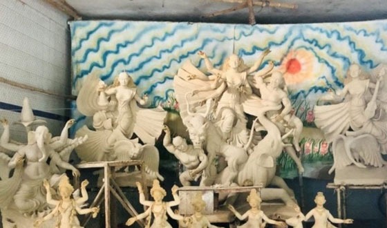 মন্ডবে চলছে প্রতিমা তৈরির ব্যস্ততা