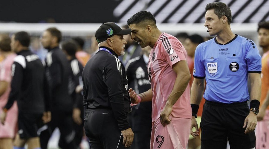 থুতু নিক্ষেপের ঘটনায় তিন ম্যাচ নিষিদ্ধ সুয়ারেজ