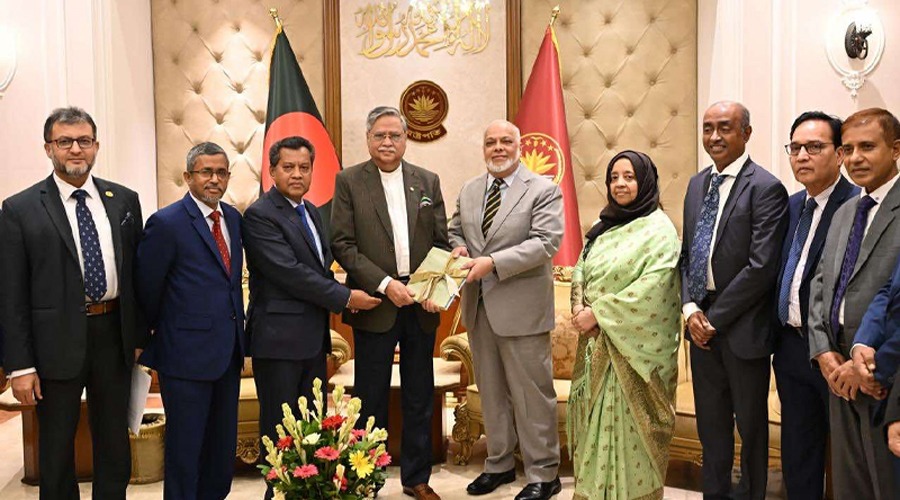 রাষ্ট্রপতির নিকট বার্ষিক প্রতিবেদন হস্তান্তর করেছে জুডিশিয়াল সার্ভিস কমিশন