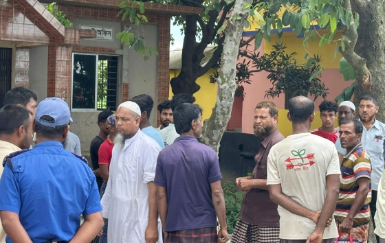 তানোরে ভূমি অফিসের কর্মকর্তা-কর্মচারীর ওপর হামলা, ৭ দিন পর মামলা