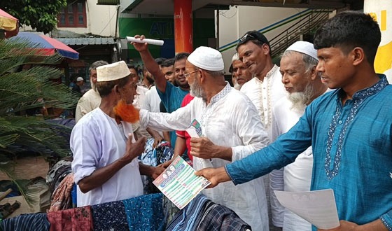 সাপাহারে ৩১ দফা বাস্তবায়নে গণসংযোগ ও লিফলেট বিতরণ