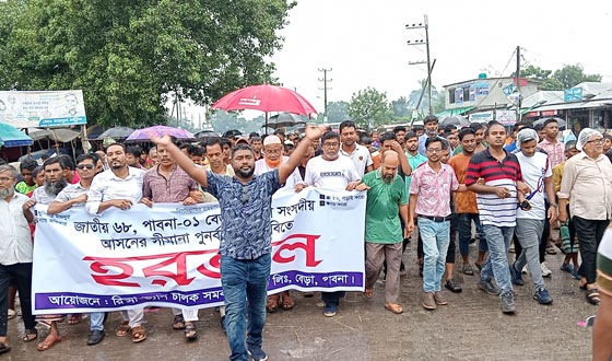 বেড়ায় সকাল-সন্ধ্যা হরতাল, যানজোটে দুর্ভোগ মানুষের