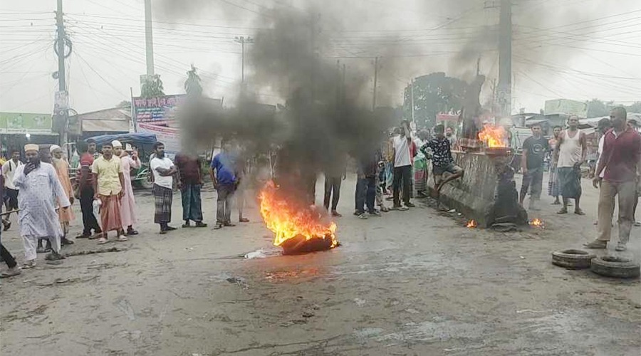 ফের অচল ফরিদপুর: সড়ক ও রেলপথ অবরোধ