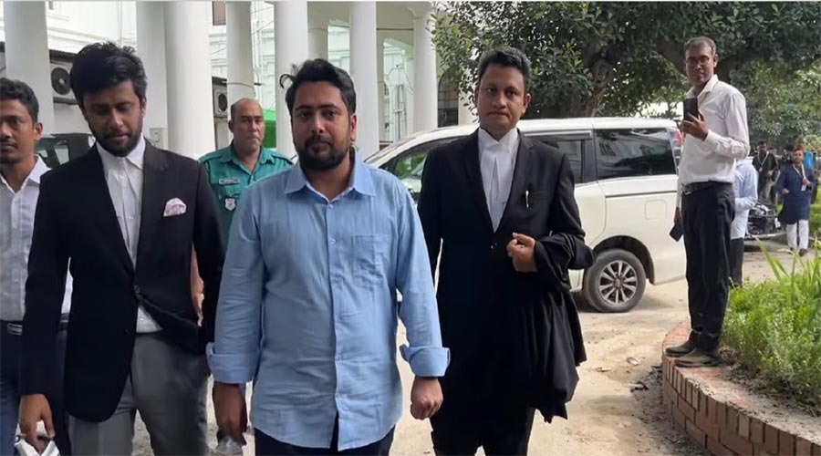 শেখ হাসিনার বিরুদ্ধে সাক্ষ্য দিতে দ্বিতীয় দিনের ট্রাইব্যুনালে এনসিপি নেতা নাহিদ