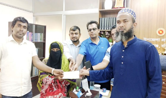 বাবুগঞ্জের অসহায় শাহিনুর বেগমের পাশে দাঁড়ালেন ইউএনও