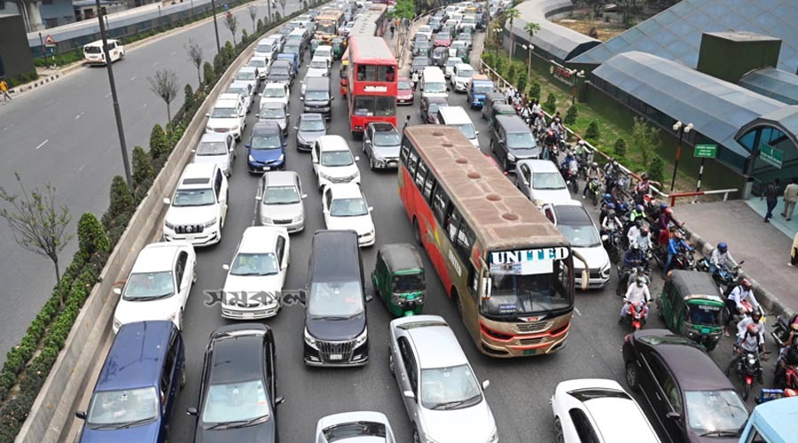রাজধানীতে সাত দলের বিক্ষোভে তীব্র যানজট, অফিসফেরত মানুষ চরম ভোগান্তিতে