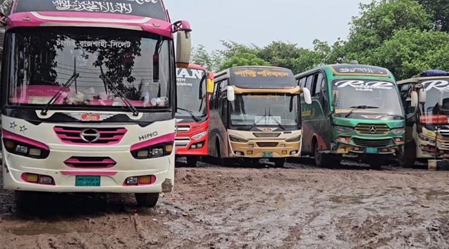 রাজশাহী-চাঁপাইনবাবগঞ্জ রুটে বাস বন্ধ, চরম ভোগান্তিতে যাত্রীরা