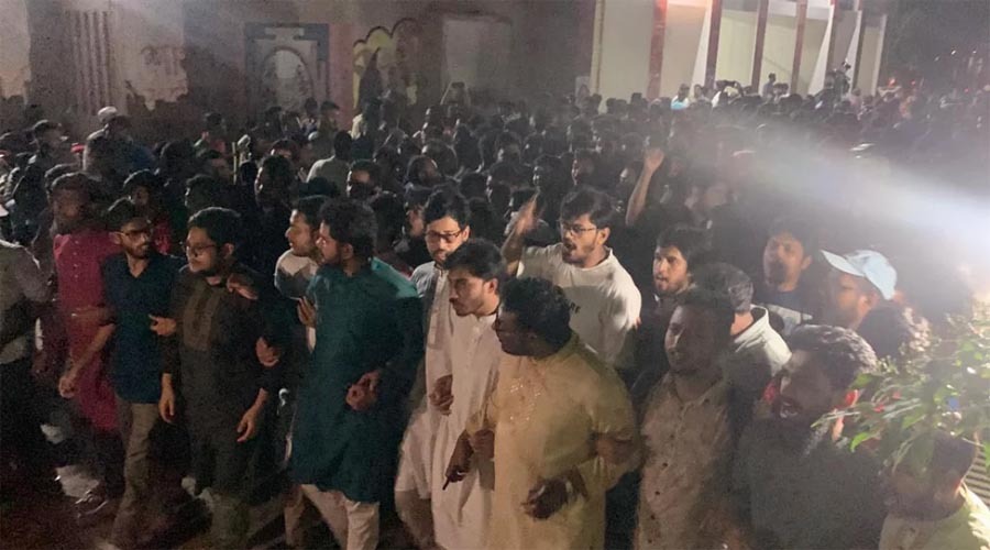 রাকসু নির্বাচন পেছানোর সিদ্ধান্তে ছাত্রশিবিরের বিক্ষোভ