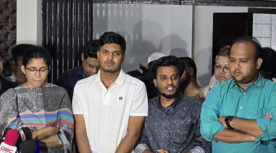 ডাকসু ভোটের অসঙ্গতি নিয়ে ক্ষুব্ধ প্রার্থীরা, প্রশাসনের গড়িমসির অভিযোগ