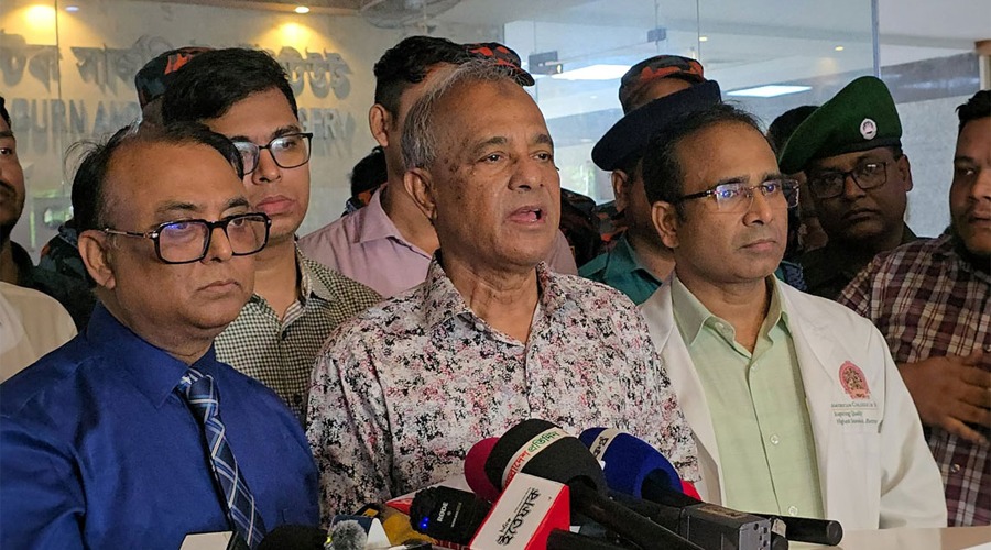 অগ্নকাণ্ডে দগ্ধ ফায়ার সার্ভিস কর্মীদের সর্বোচ্চ সহযোগিতার আশ্বাস স্বরাষ্ট্র উপদেষ্টা