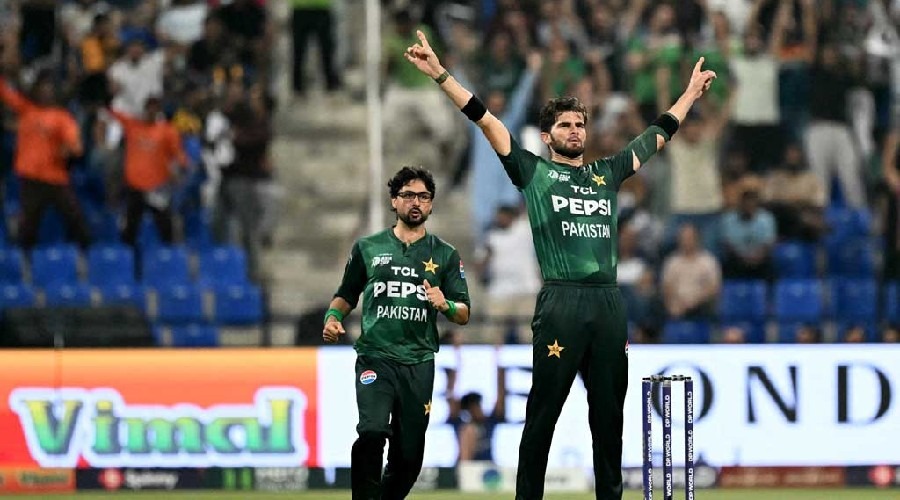 শ্রীলঙ্কাকে হারিয়ে ফাইনালের দৌড়ে টিকে রইলো পাকিস্তান