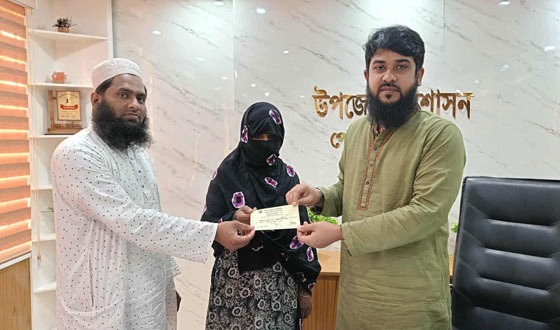 পোরশায় বিদ্যুৎস্পৃষ্টে মৃত ব্যক্তির পরিবারকে অনুদান প্রদান