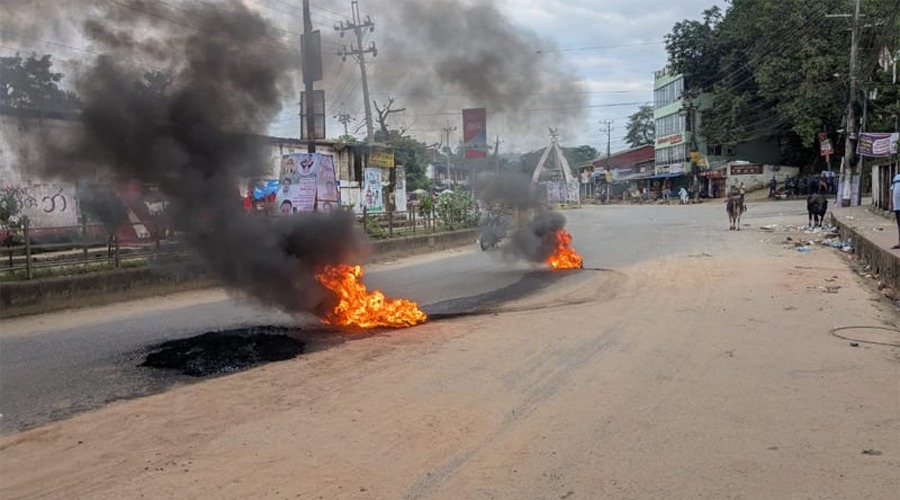 খাগড়াছড়িতে সড়ক অবরোধ: হাজারো পর্যটক আটকা সাজেকে