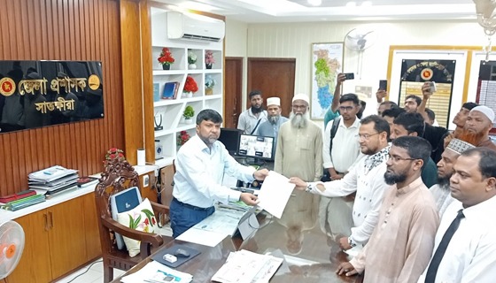 পত্রিকায় প্রকাশিত সংবাদের প্রতিবাদে সাতক্ষীরায় মানববন্ধন