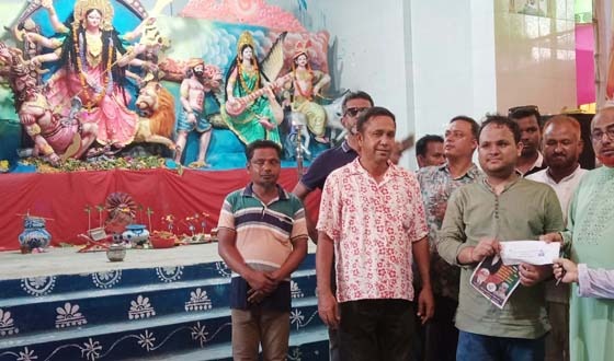 পার্বতীপুরে বিএনপির ১৩৮পূজামন্ডপ পরিদর্শন ও আর্থিক সহায়তা প্রদান