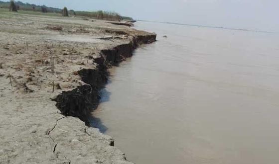 দৌলতপুর মরিচা ইউনিয়নে পদ্মা নদীর অব্যাহত ভাঙ্গনে আতংকিত এলাকাবাসী