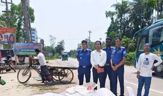 পরিবহন থেকে নিষিদ্ধ পলিথিন জব্দ, জরিমানা