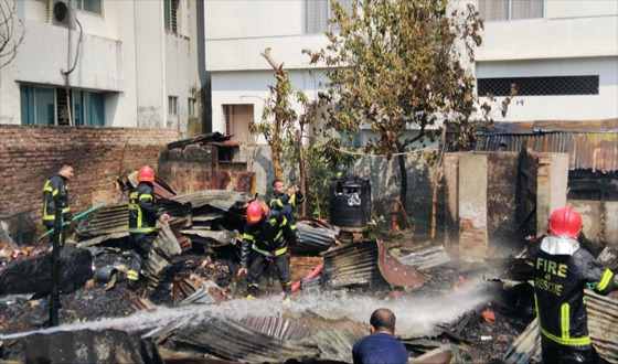 খুলনায় অগ্নিকাণ্ডে পুড়লো চার পরিবারের সম্পদ