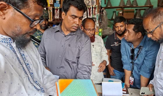 চাঁদপুরে অধিক মূল্যে তেল বিক্রির অপরাধে জরিমানা