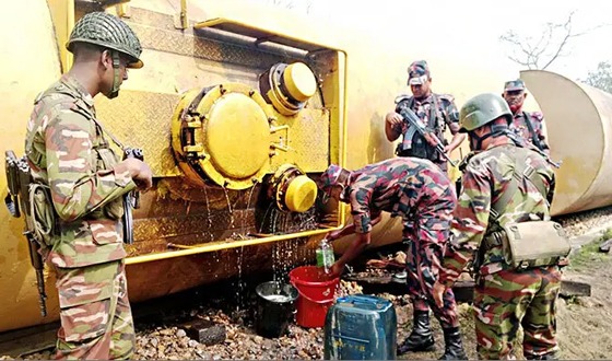 ট্রেন লাইনচ্যুতির ১৭ ঘণ্টা পর সিলেটের সঙ্গে যোগাযোগ স্বাভাবিক